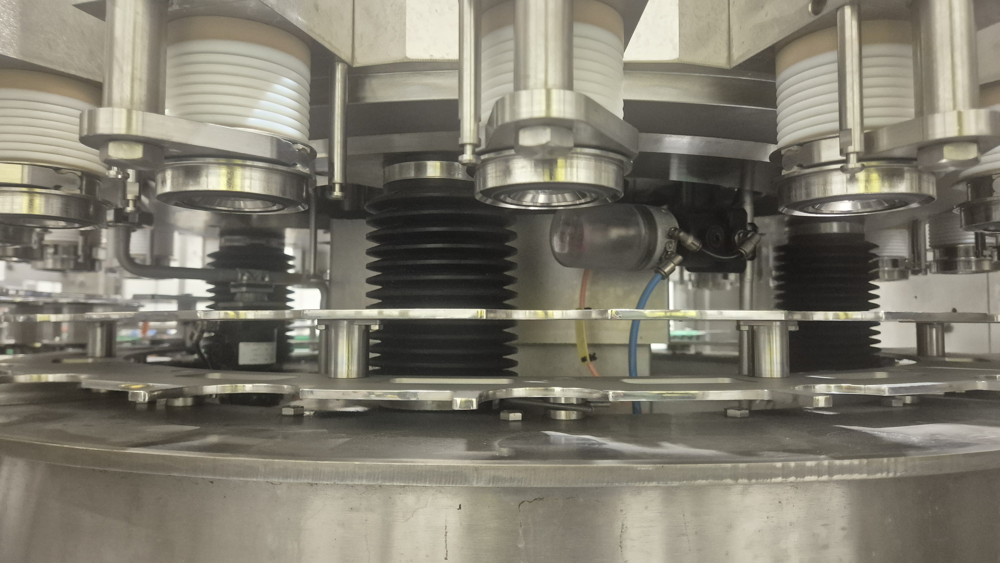 LC636 Linea riempim. lattine KHS usata 16000 CPH  in vendita - foto 2