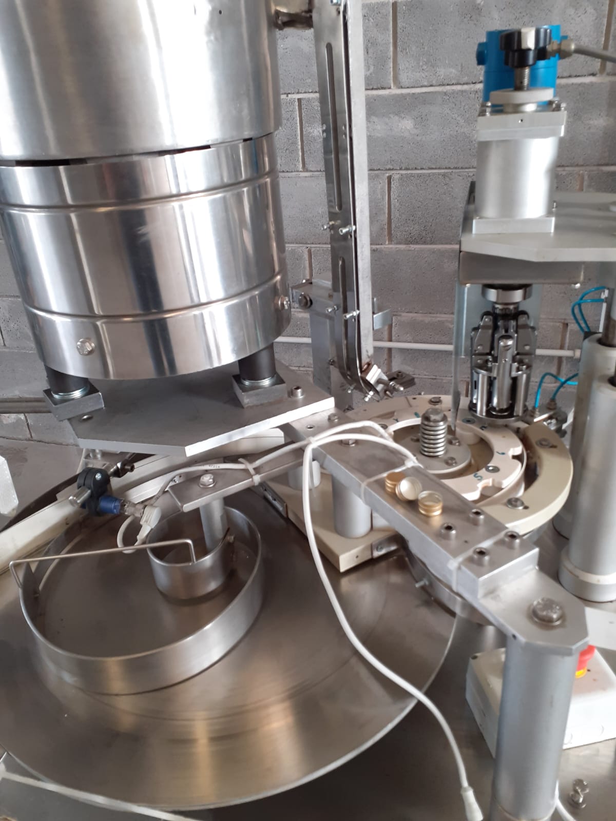 TP122 Tappatrice ONAF usata per cosmetici 2000 bph in vendita - foto 14