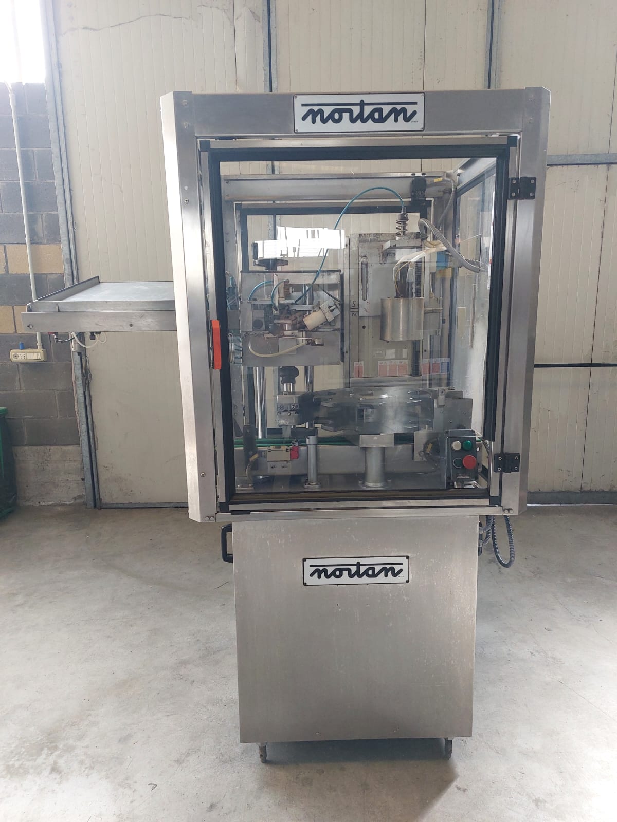 CA81 Capsulatrice Nortan UNICAP 35 usata 2500 BPH in vendita - foto 1