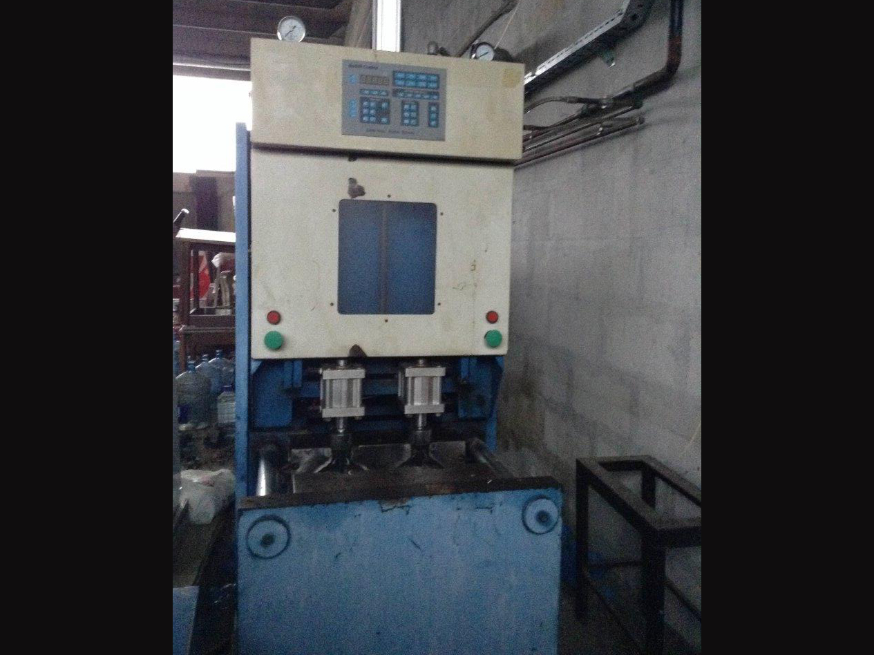  LC565 Linea di riempimento usata per acua - PET 5L   in vendita - foto 3
