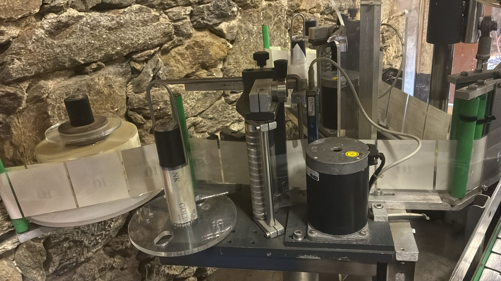 ET228 Etichettatrice usata OMB con capsulatore 1200 bph in vendita - foto 7