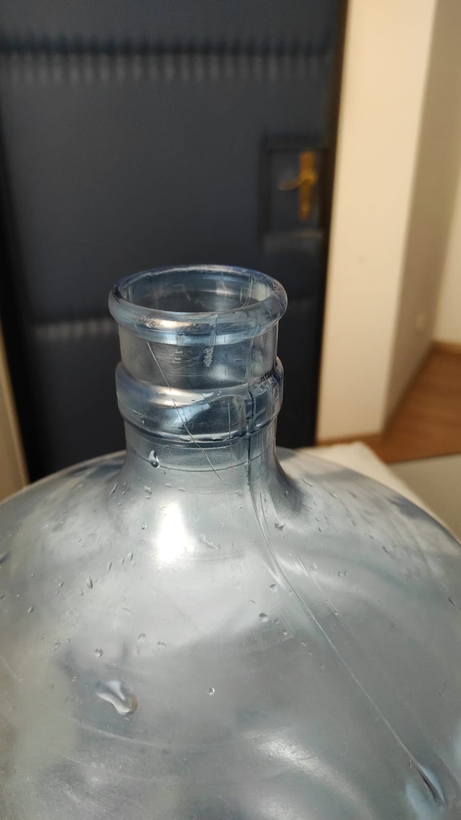 LC618 Linea imbottigliamento automatica usata 18,9L  in vendita - foto 4