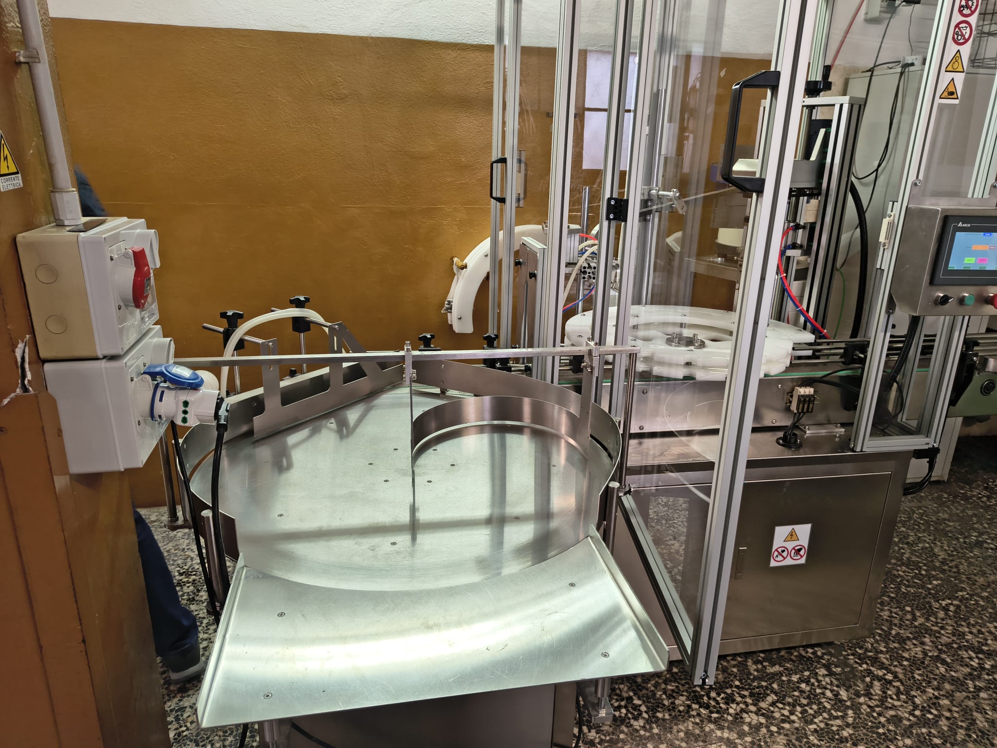 M320 Monoblocco riempimento usato X distillati 1000 BPH in vendita - foto 5