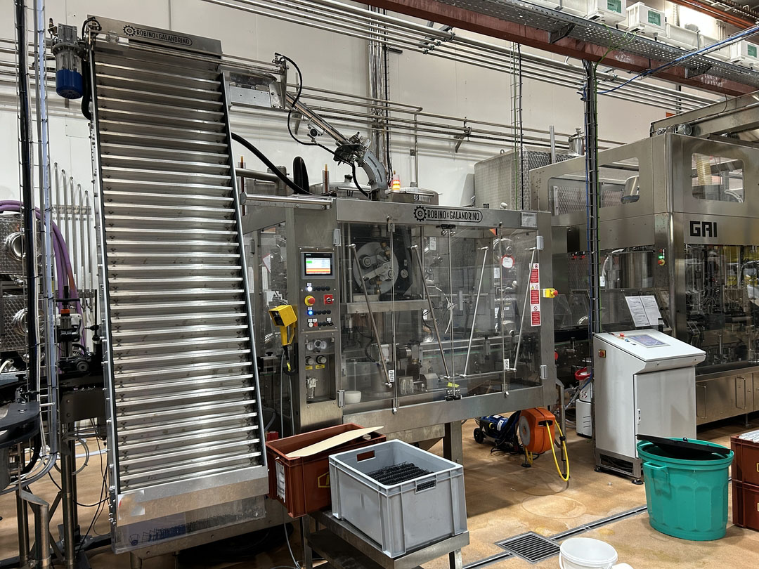 LC553 Linea di imbott. usata spumante e vino fermo 4000 in vendita - foto 2