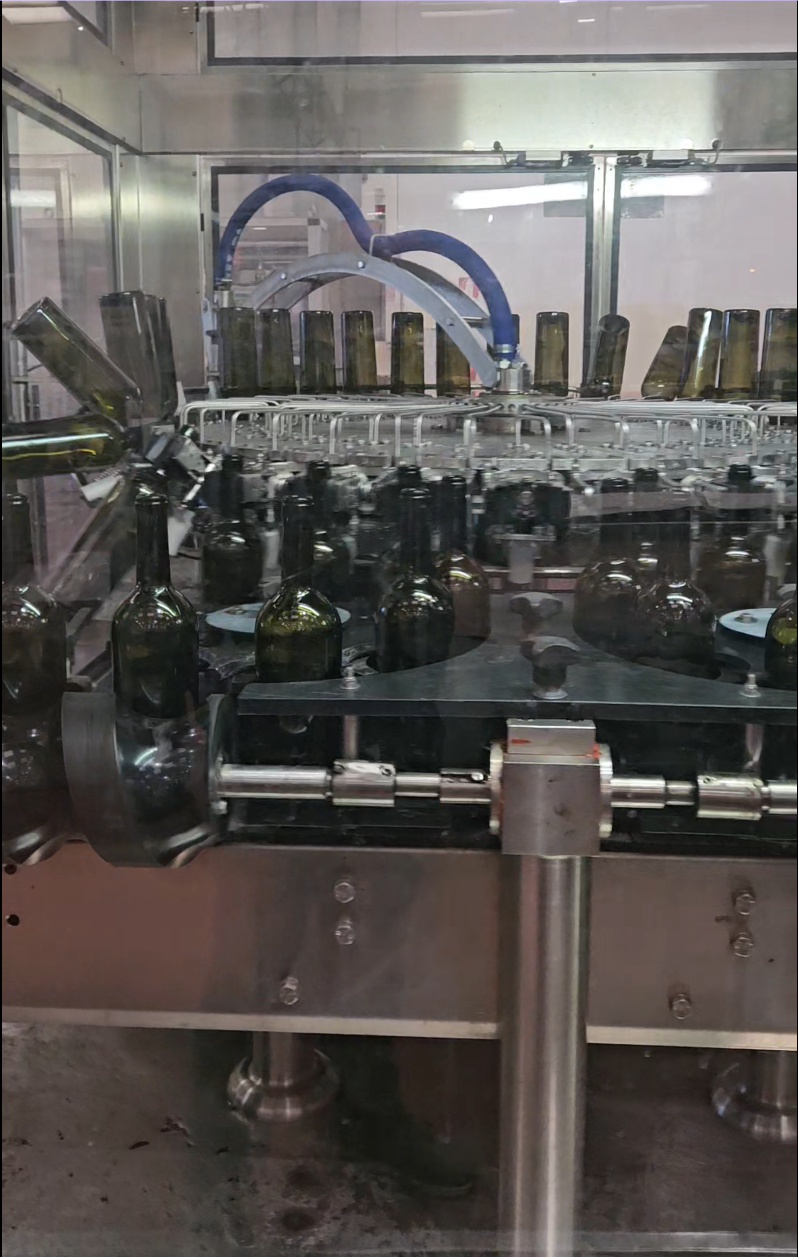 LC597 Linea completa usata per vino fermo - 8000 BPH in vendita - foto 1