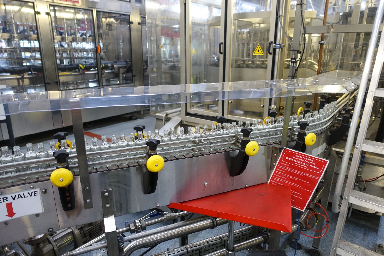 LC633 Linea STORK di minibottiglie usata 12000 bph in vendita - foto 6