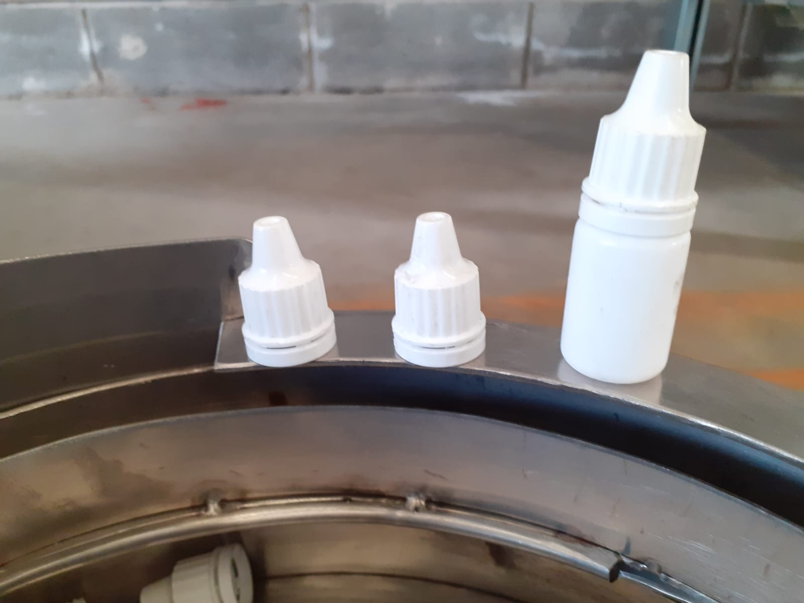 TP122 Tappatrice ONAF usata per cosmetici 2000 bph in vendita - foto 6