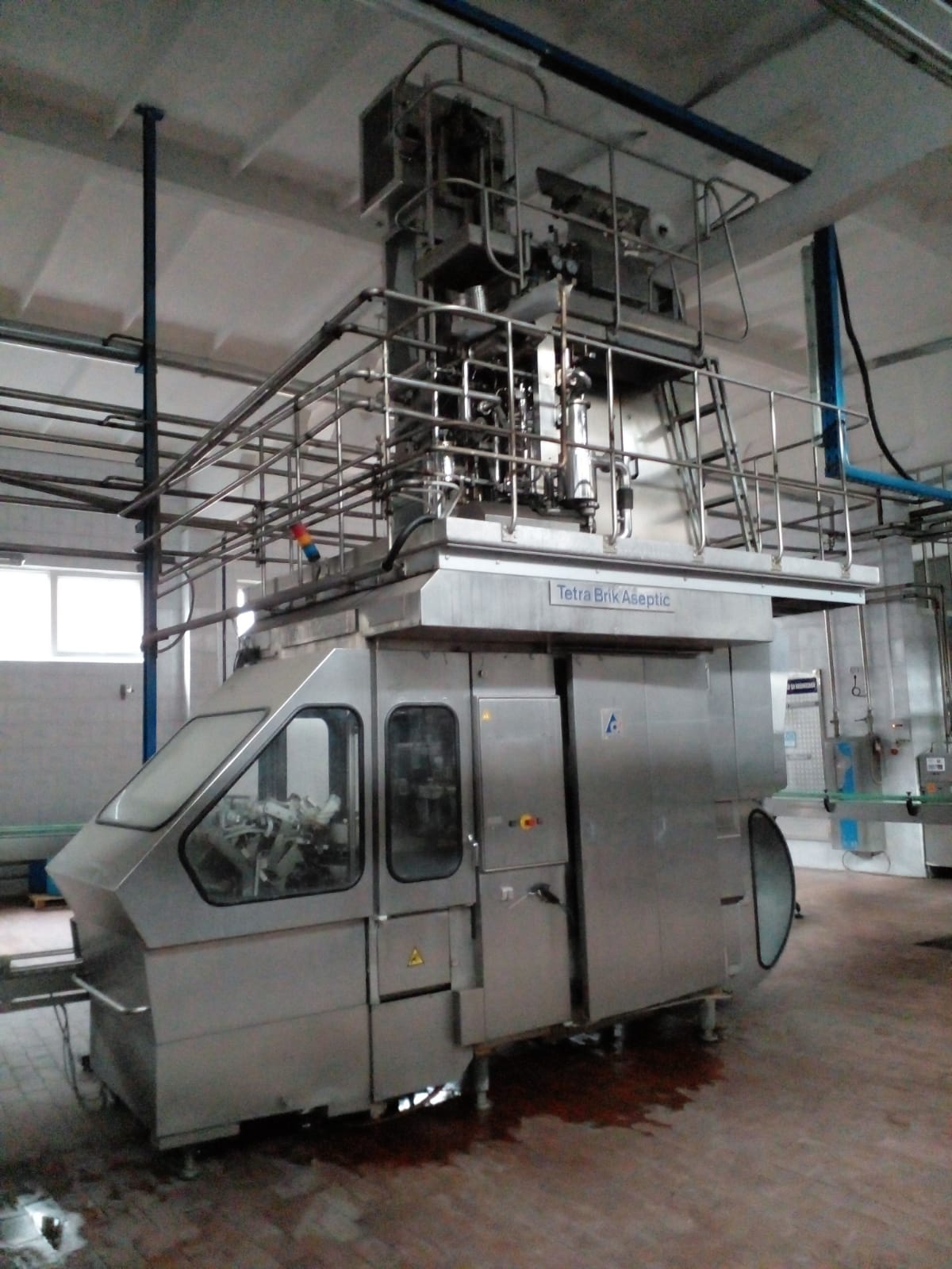 LC619 Linea di riemp. Tetra Pak TBA-8 SQ 1000 ml usata in vendita - foto 4