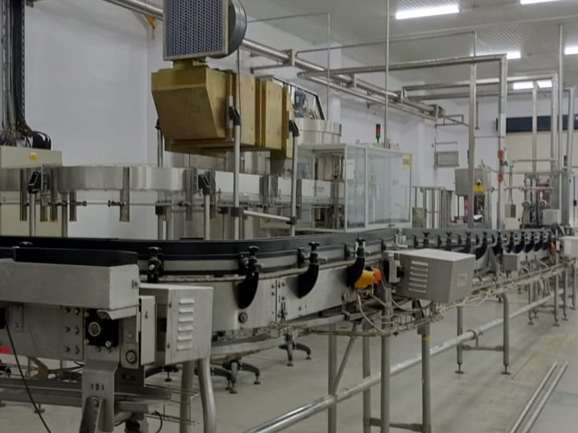 LC545 Linea di imbott. usata in HDPE per lattiero-cas. in vendita - foto 2