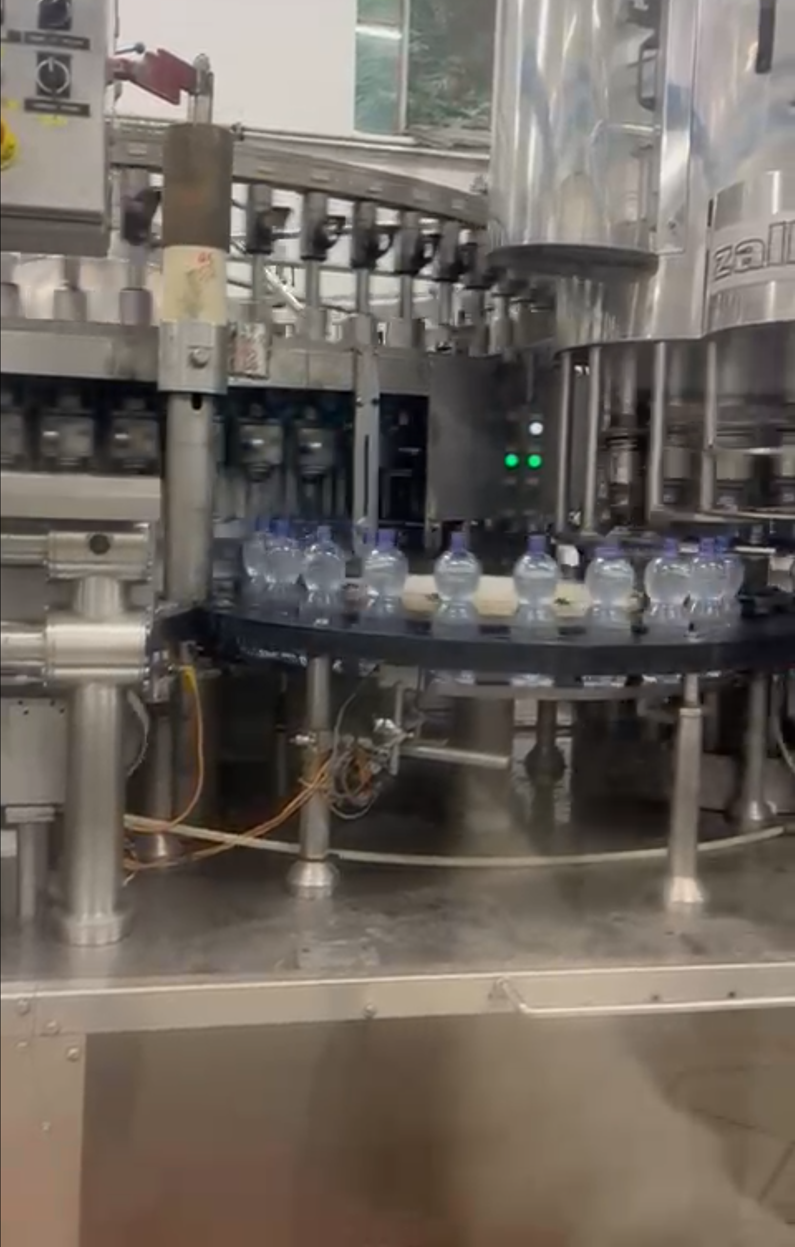 LC600 Linea usata x acqua frizzante in PET - 25.000 in vendita - foto 3