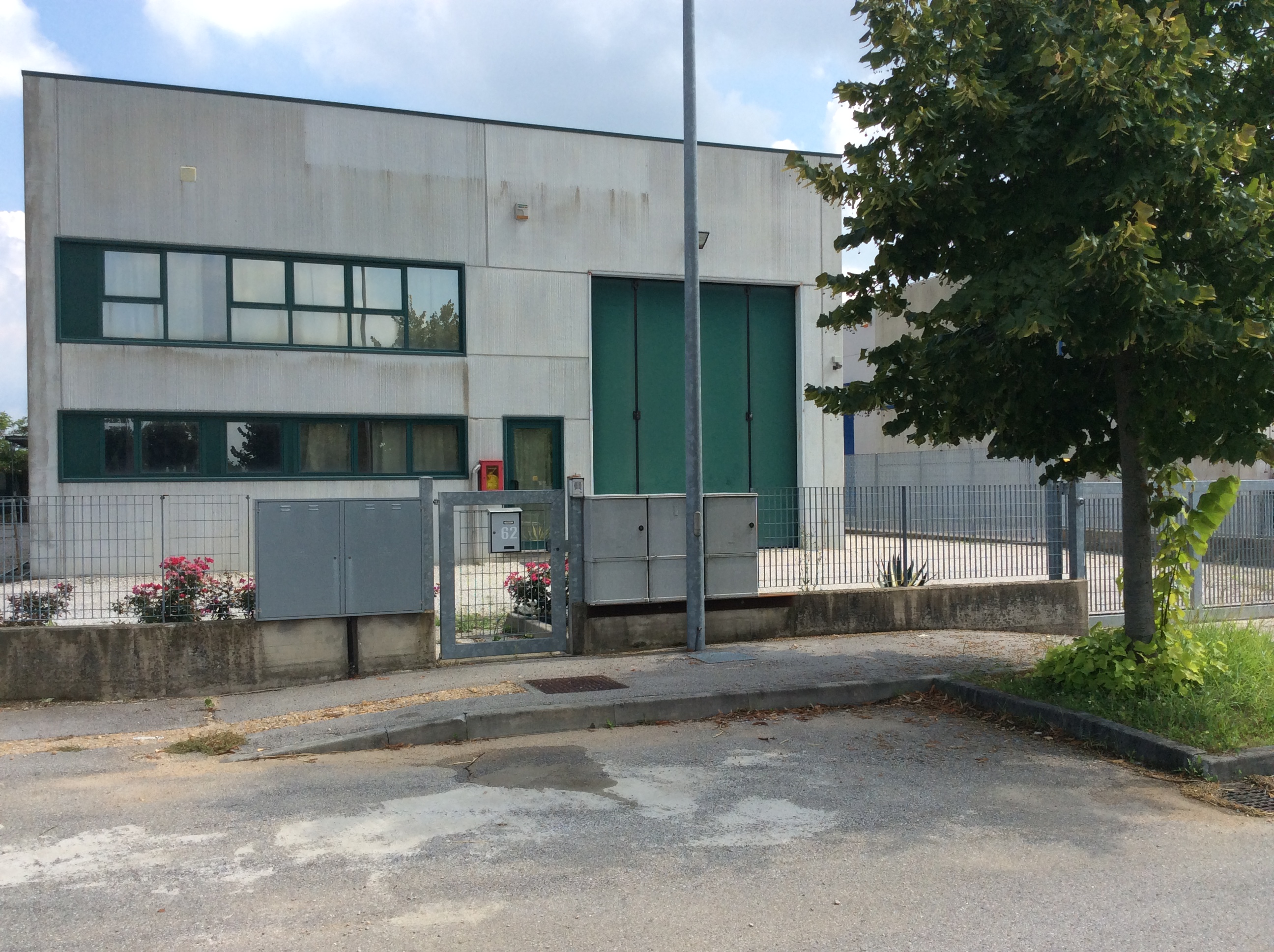 Capannoni artigianali in vendita