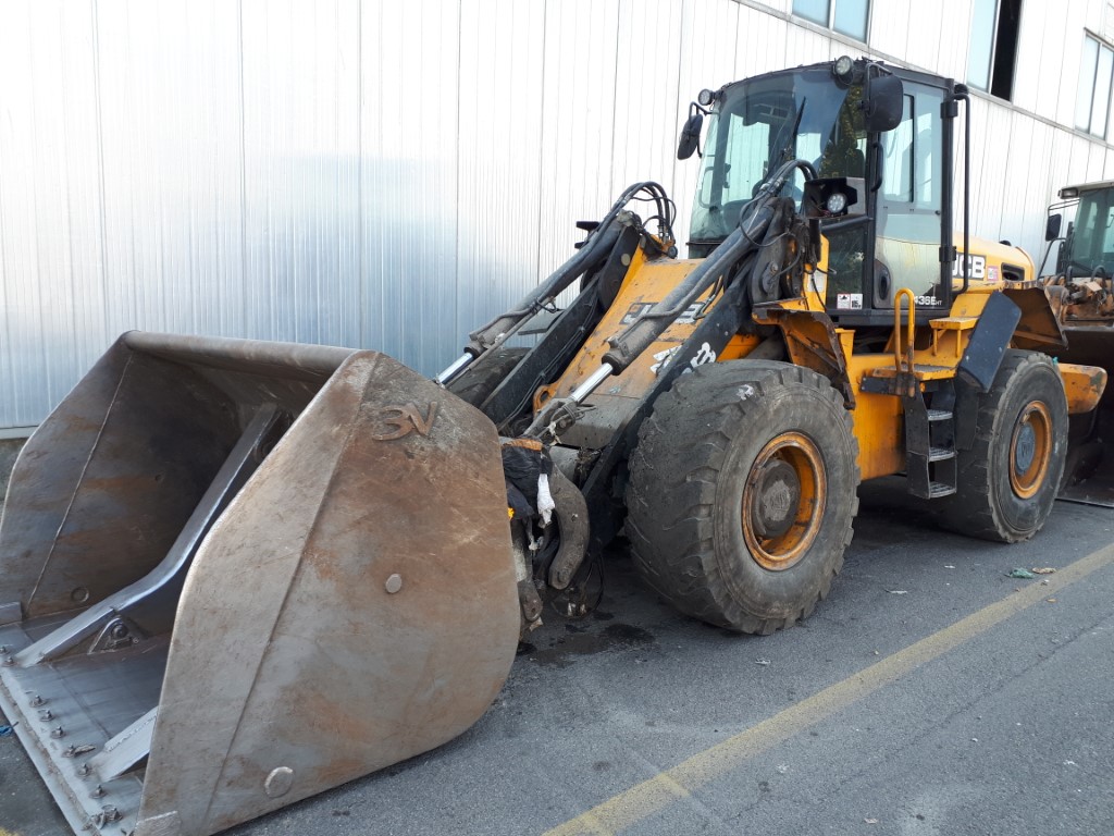 Pala gommata JCB 456, anno 2010, 16.000 ore  in vendita - foto 6