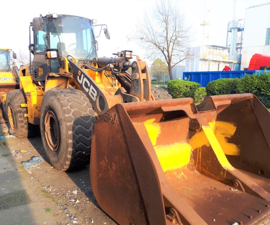 Pala gommata JCB 456, anno 2010, 16.000 ore  in vendita - foto 4