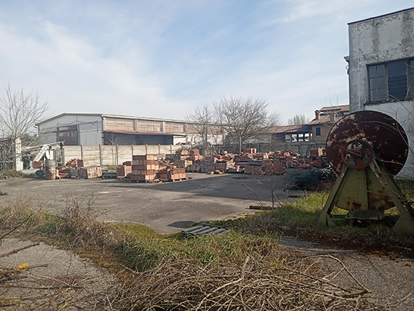Capannone 860 m2 con sala mostra, uffici, appartamento  in vendita - foto 6