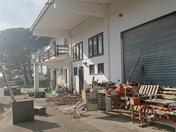 Capannone 860 m2 con sala mostra, uffici, appartamento  in vendita - foto 7