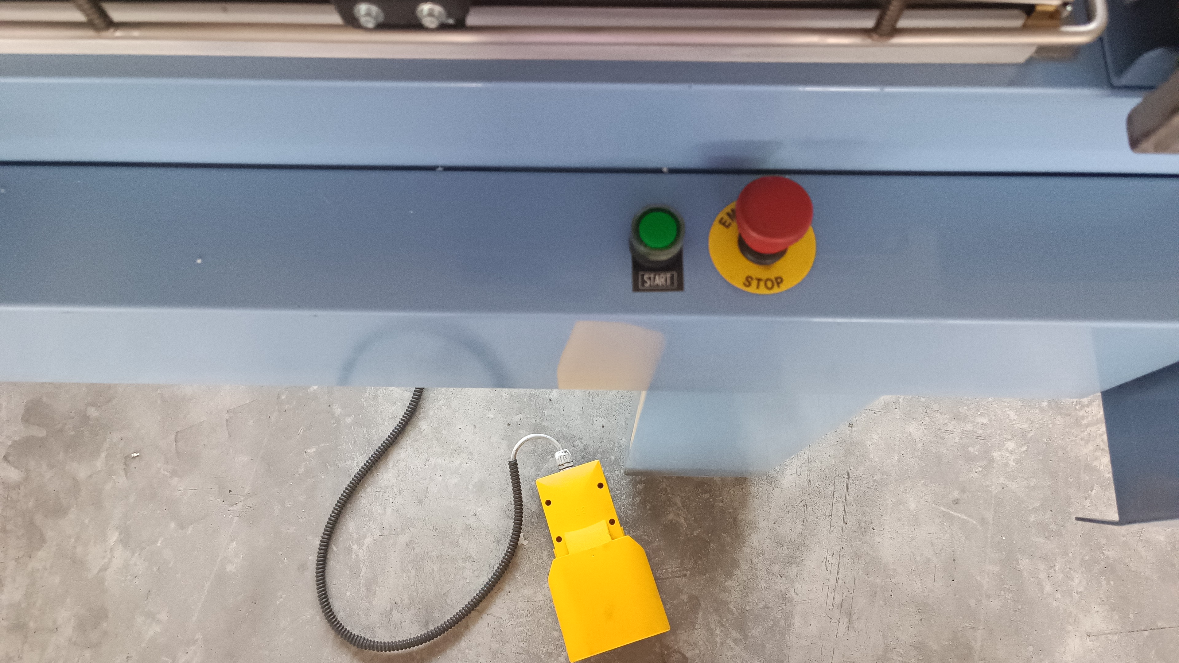 Confezionatrice semiautomatica termoretraibile  in vendita - foto 3