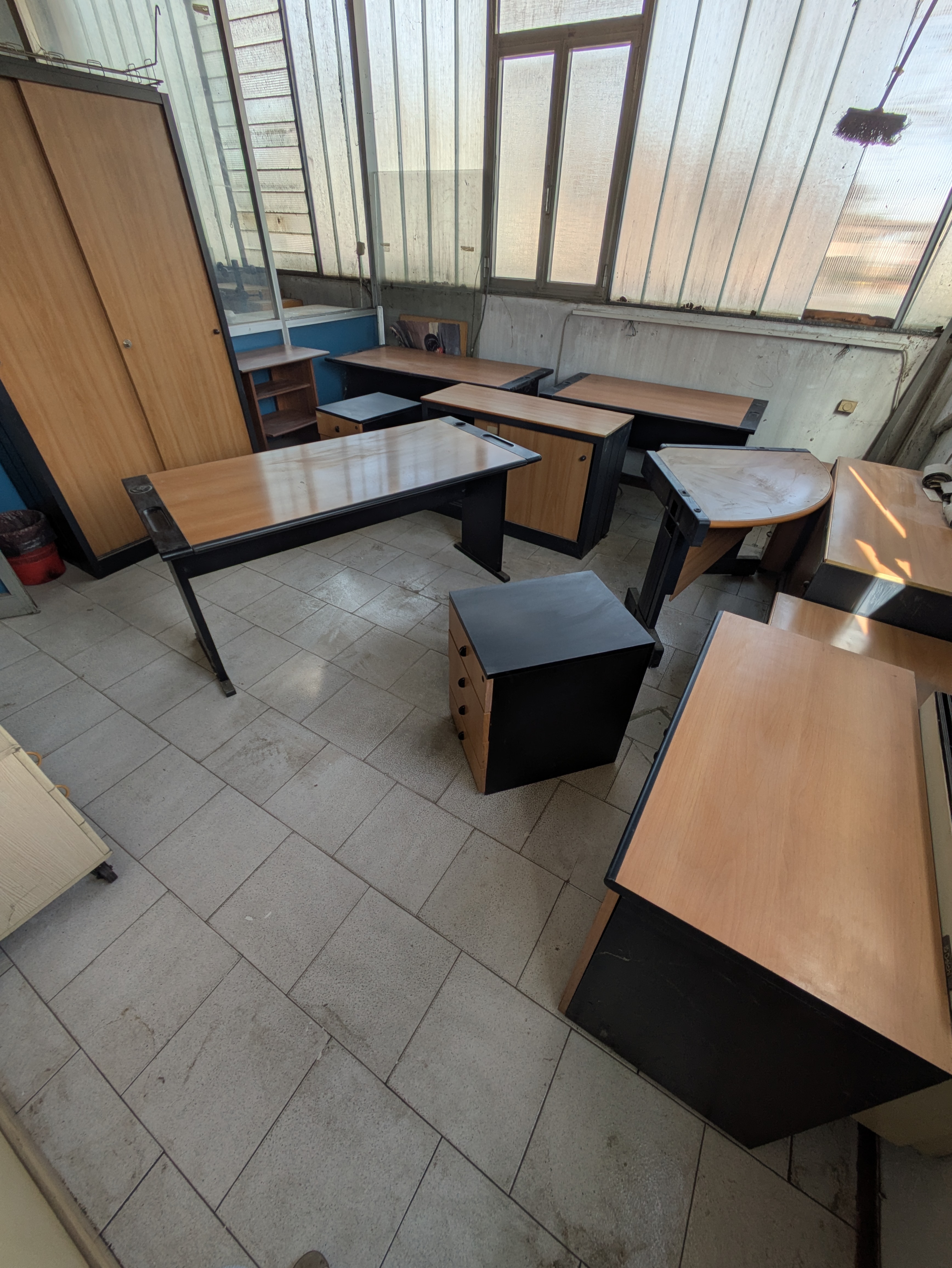 Mobili da ufficio in ferro/ legno - 2/3 uffici in vendita - foto 1