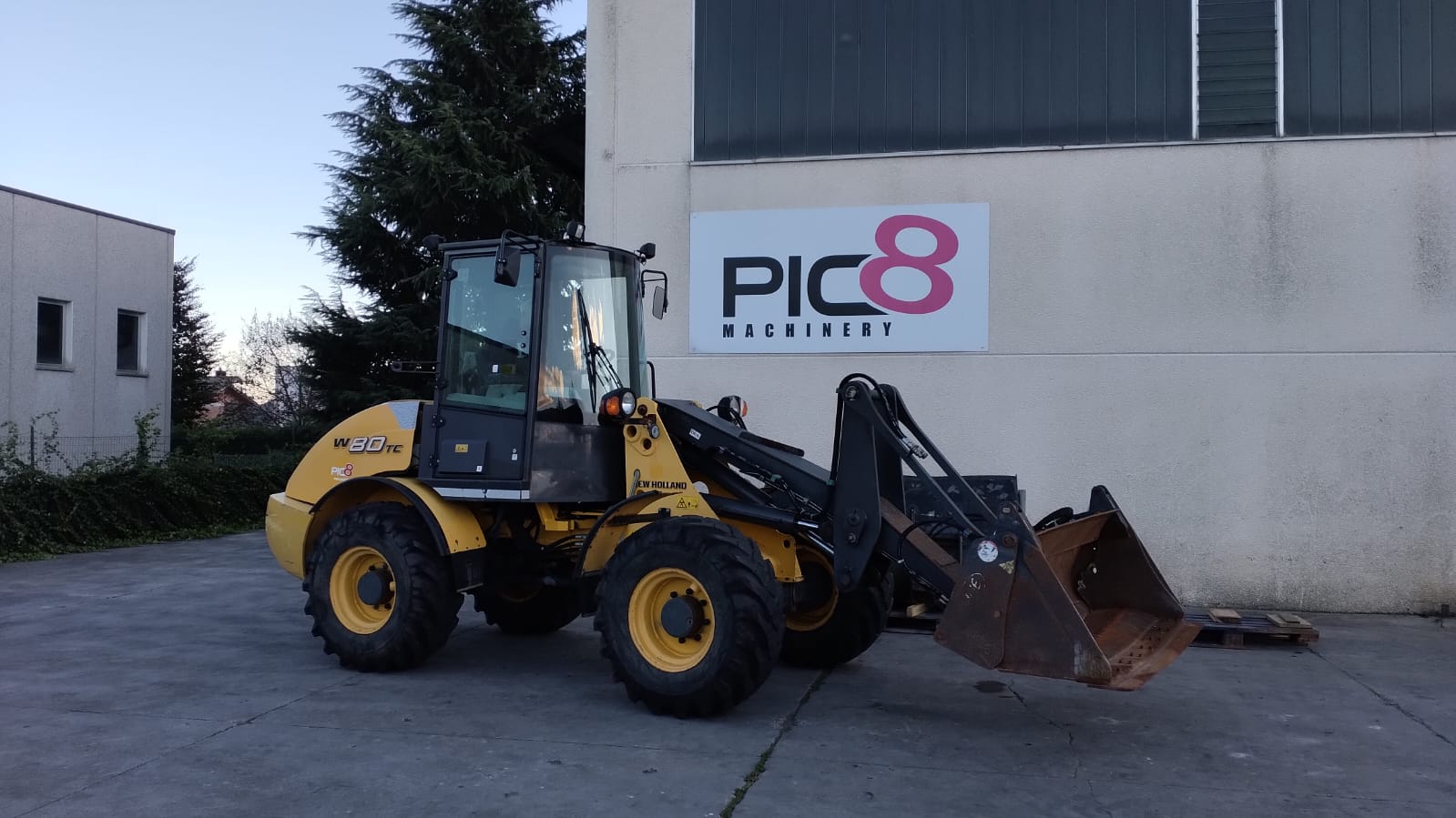 Pala gommata New Holland W80TC in vendita - foto 7
