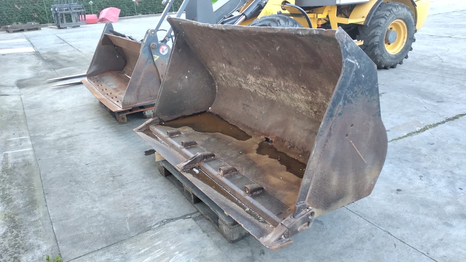 Pala gommata New Holland W80TC in vendita - foto 4