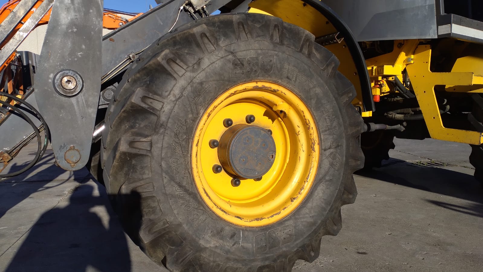 Pala gommata New Holland W80TC in vendita - foto 13