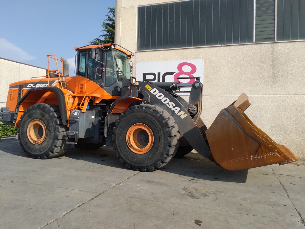 Pala gommata Doosan DL550-5 in vendita - foto 2