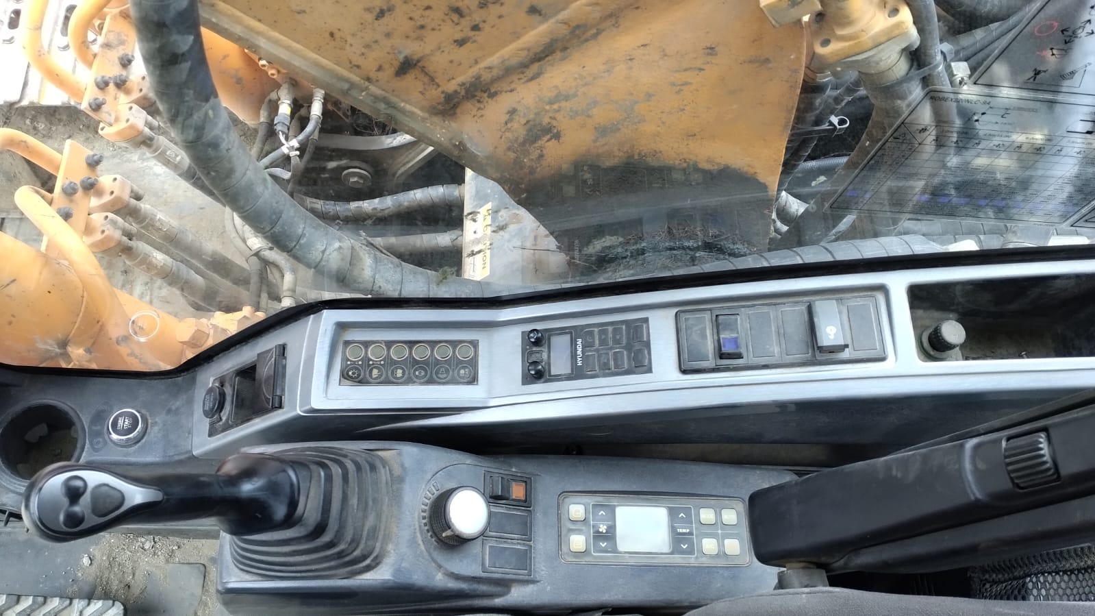 Escavatore cingolato Hyundai - Robex 220NLC-9A in vendita - foto 2