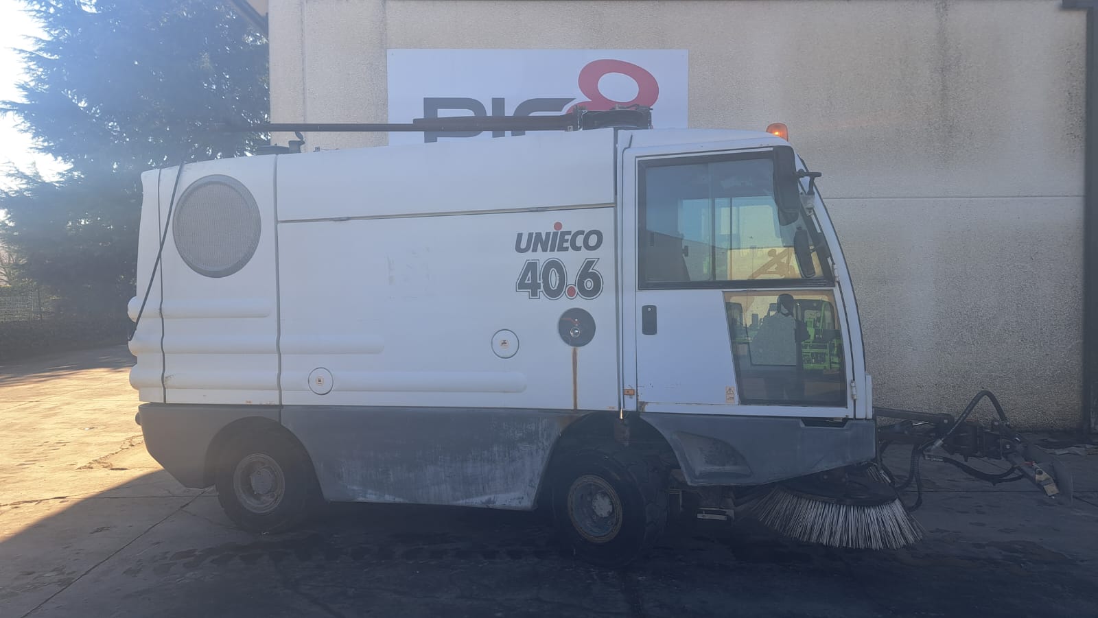 Spazzatrice stradale Unieco 40.6T in vendita - foto 6