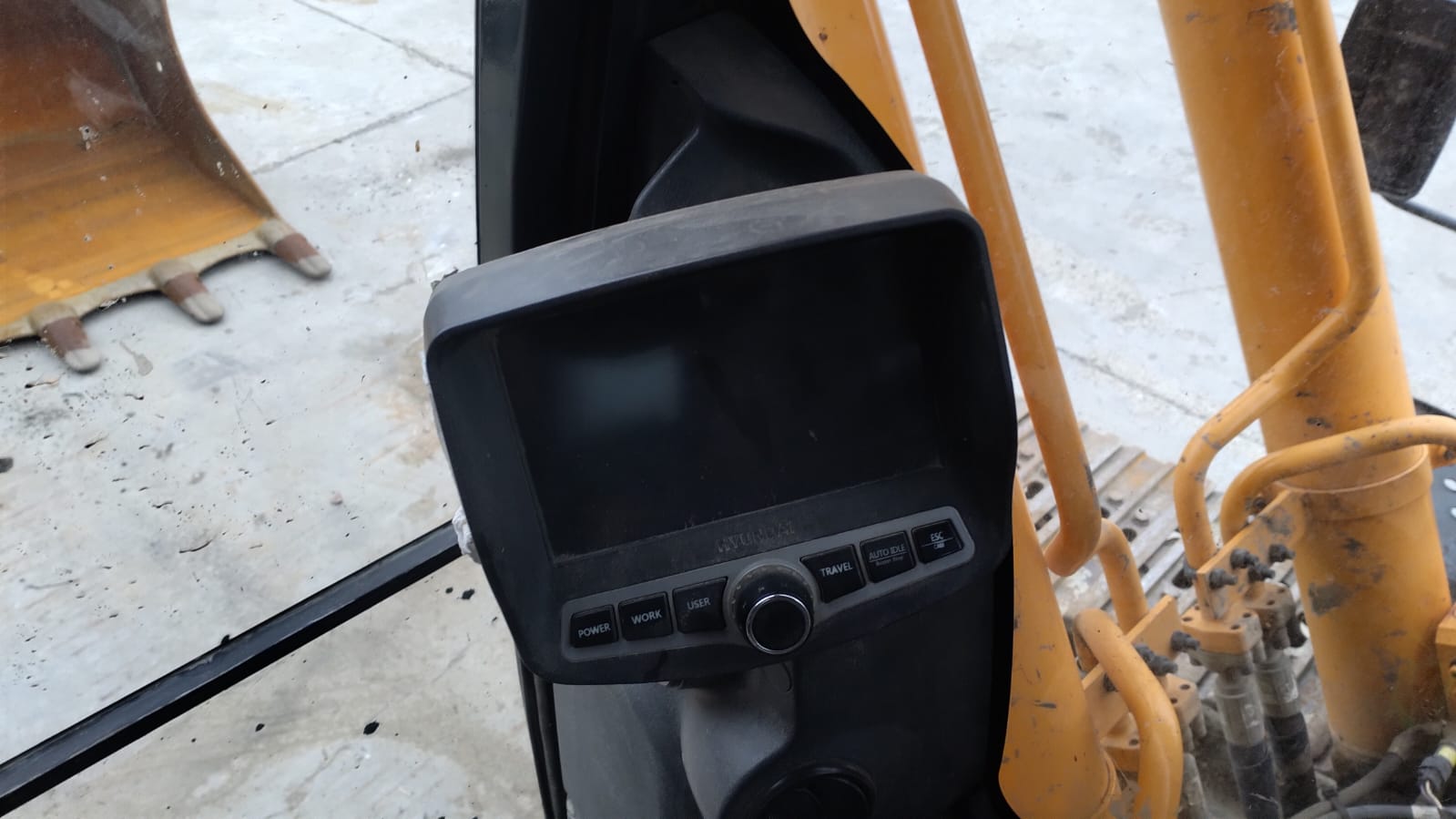 Escavatore cingolato Hyundai - Robex 220NLC-9A in vendita - foto 3