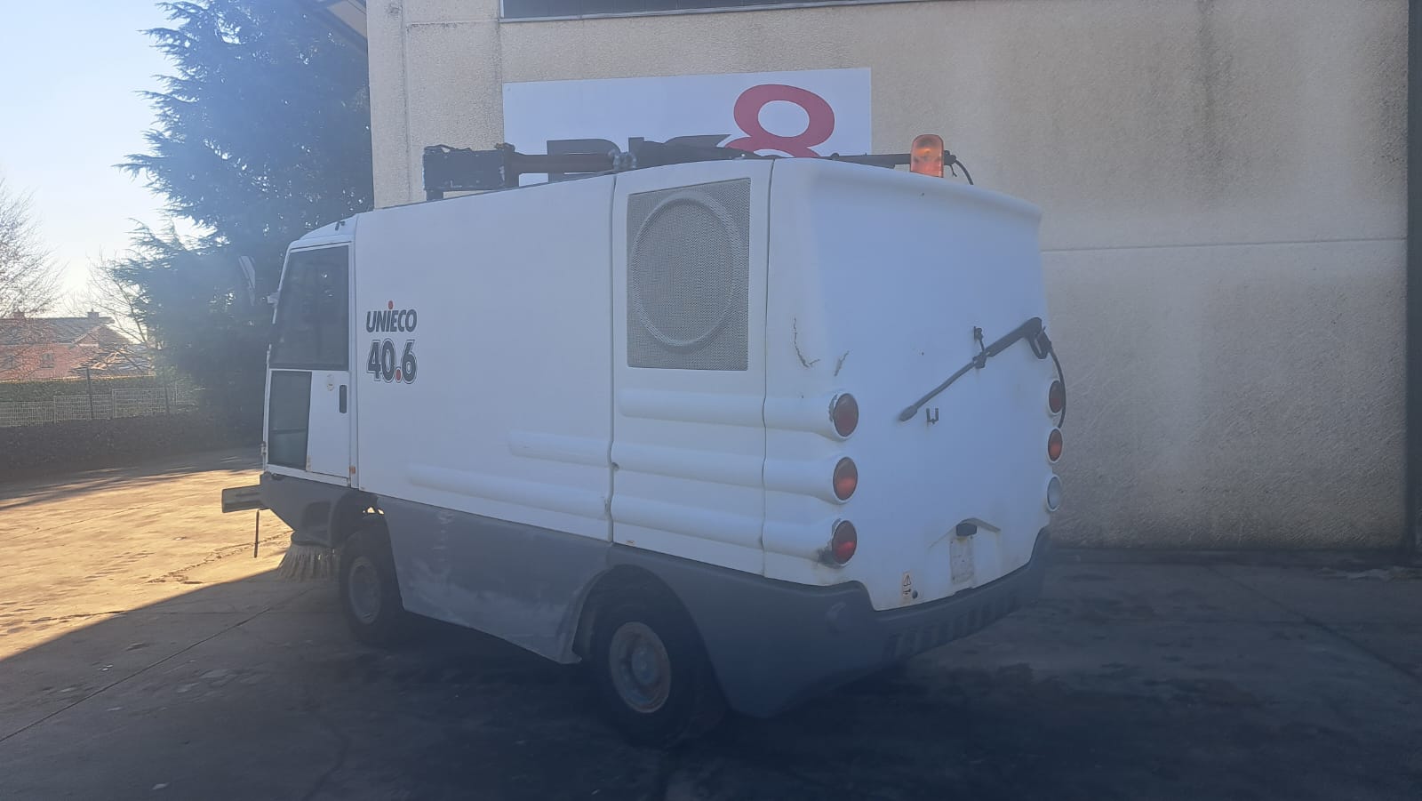 Spazzatrice stradale Unieco 40.6T in vendita - foto 12