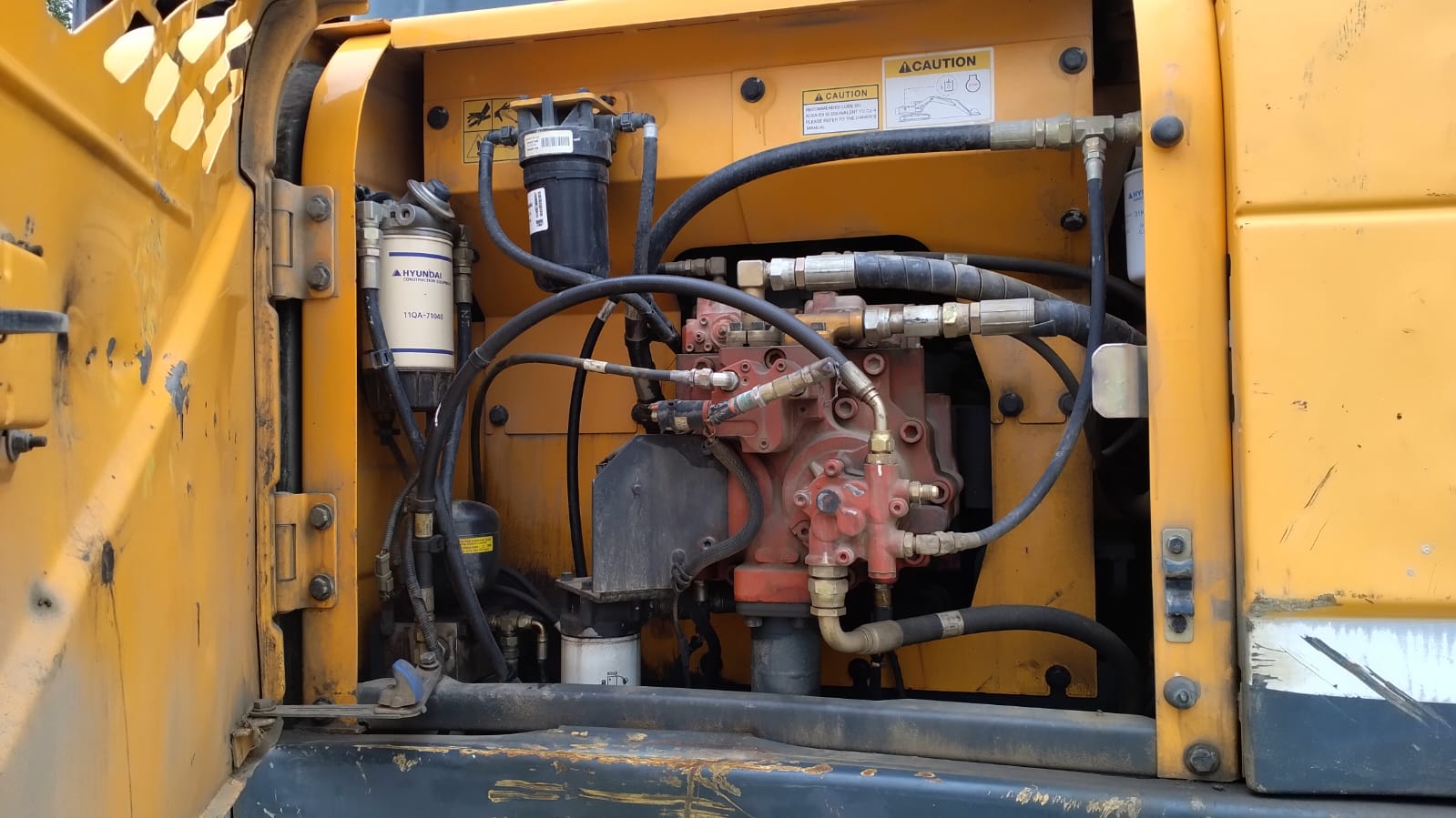 Escavatore cingolato Hyundai - Robex 220NLC-9A in vendita - foto 8