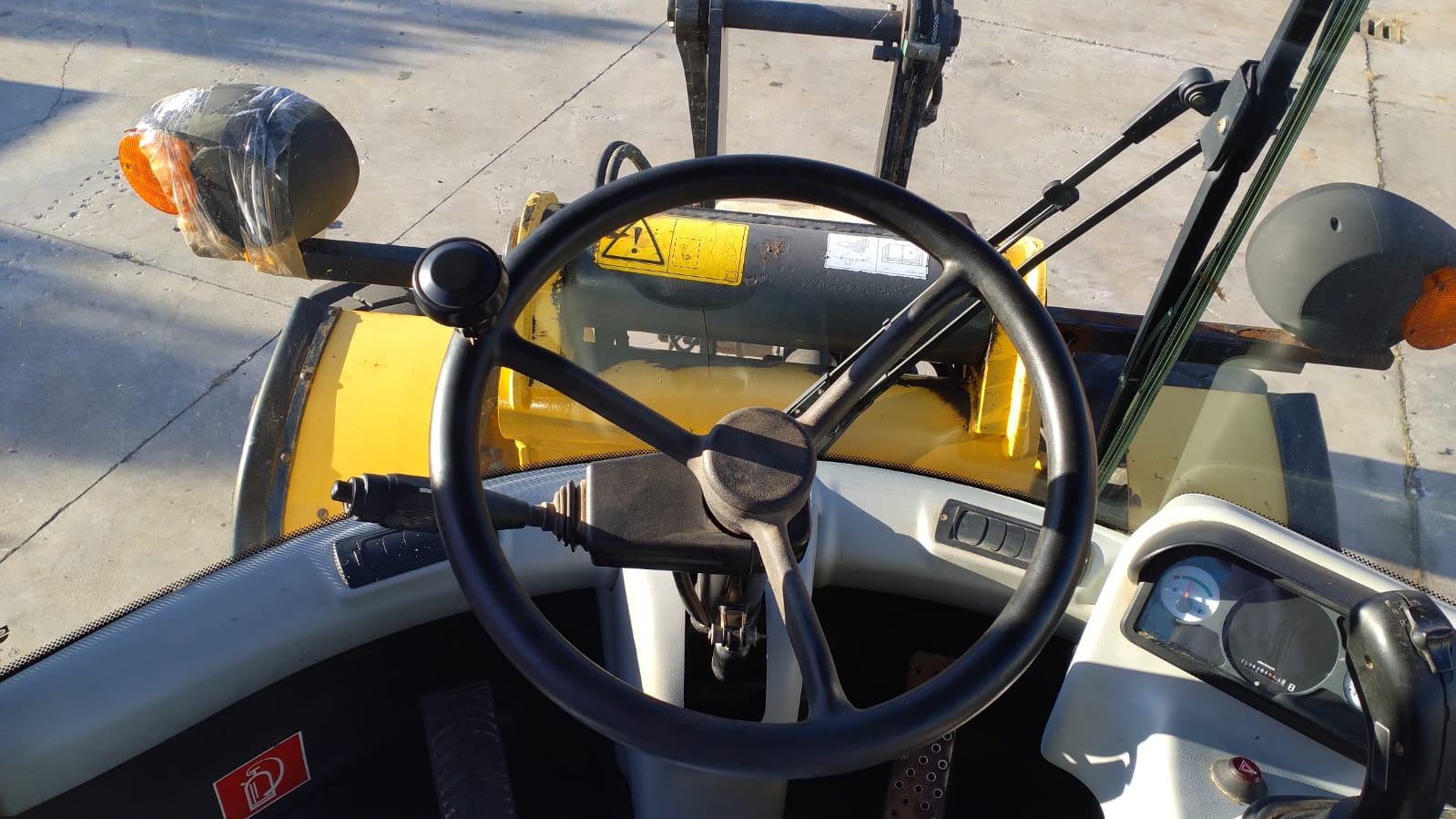 Pala gommata New Holland W80TC in vendita - foto 8
