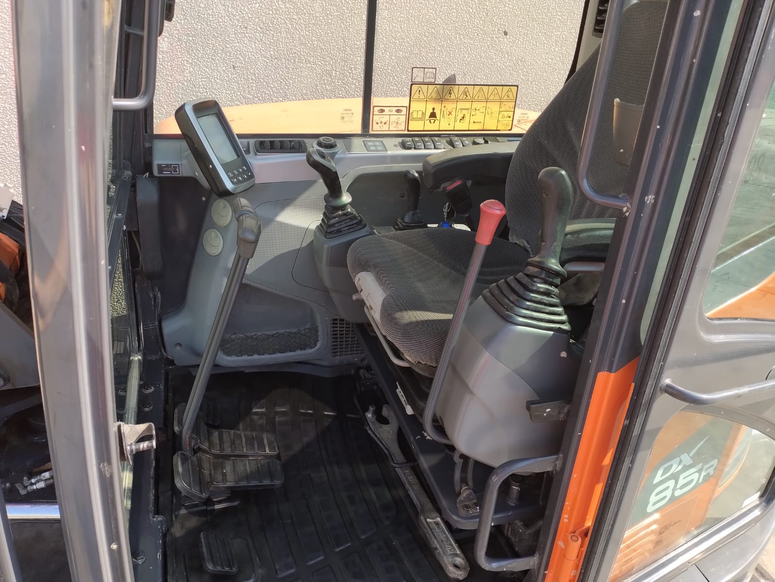 Escavatore cingolato Doosan DX85R-3 in vendita - foto 8
