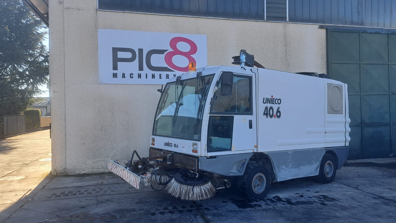 Spazzatrice stradale Unieco 40.6T in vendita - foto 1