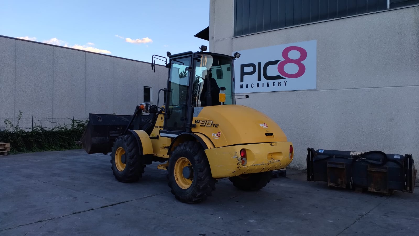 Pala gommata New Holland W80TC in vendita - foto 6