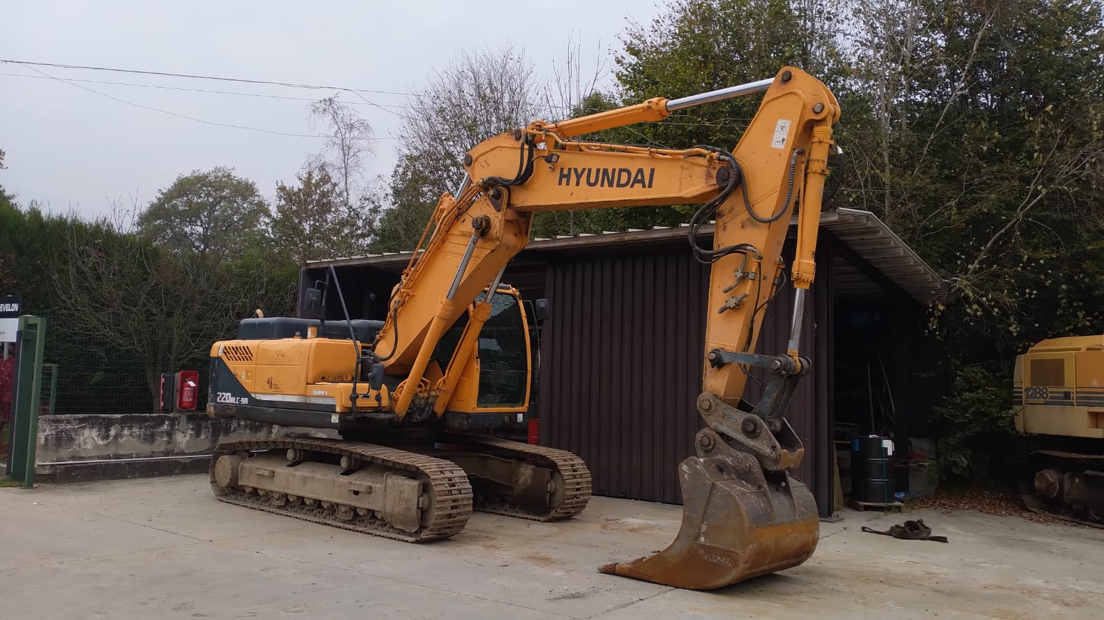Escavatore cingolato Hyundai - Robex 220NLC-9A in vendita - foto 1