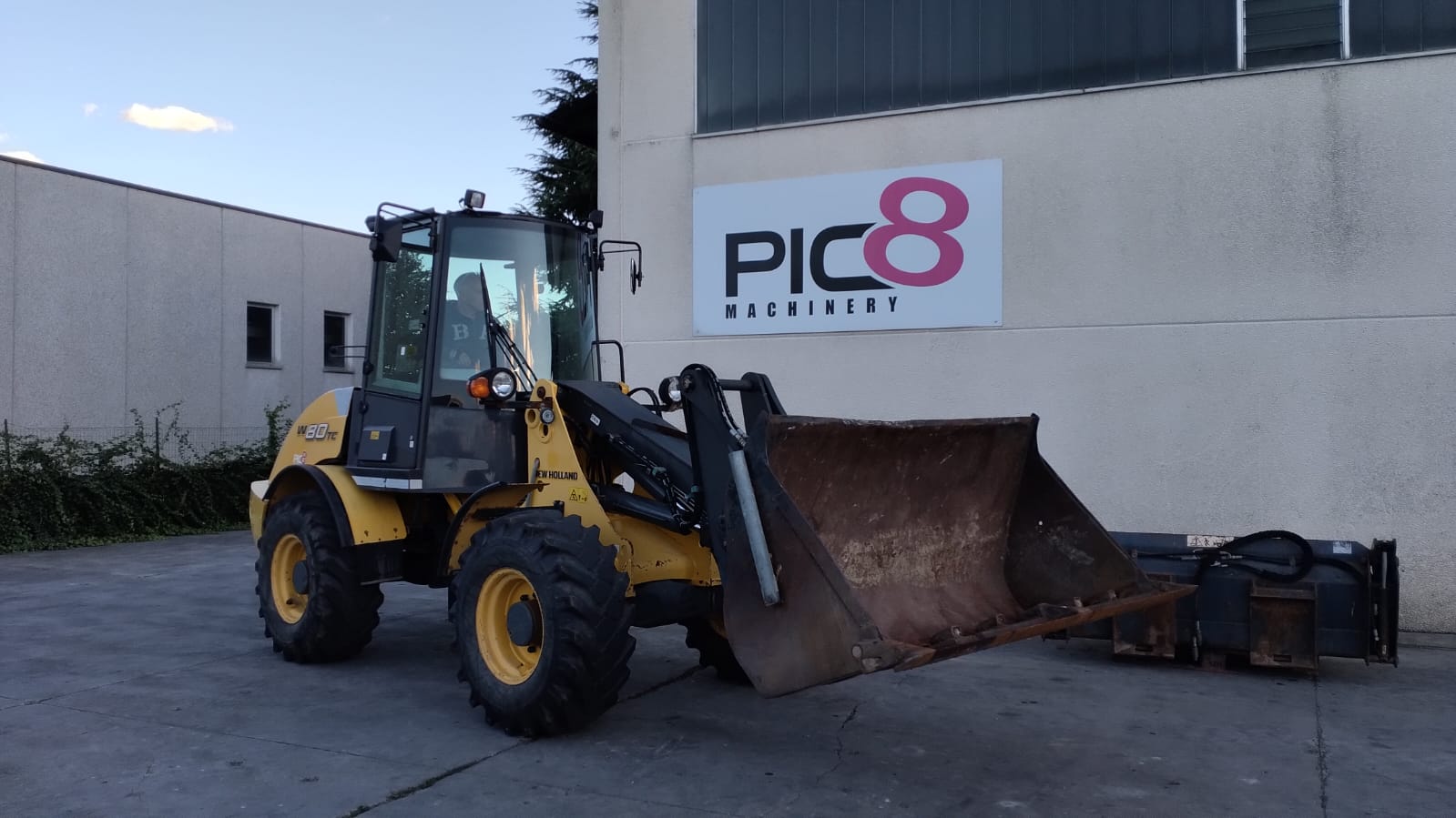 Pala gommata New Holland W80TC in vendita - foto 5