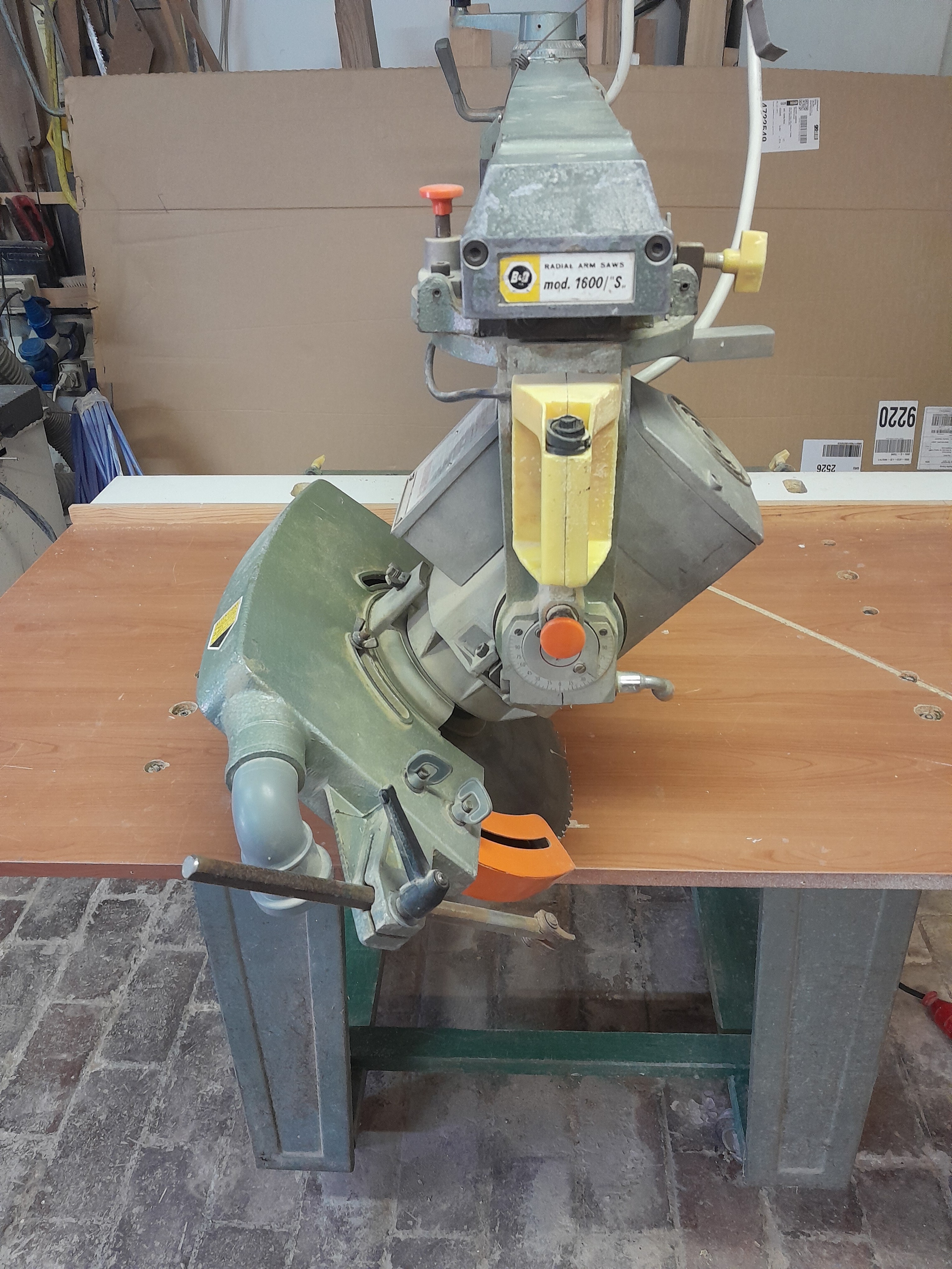 Sega radiale DEWALT mod. 1600 S legno e altri materiali in vendita - foto 2
