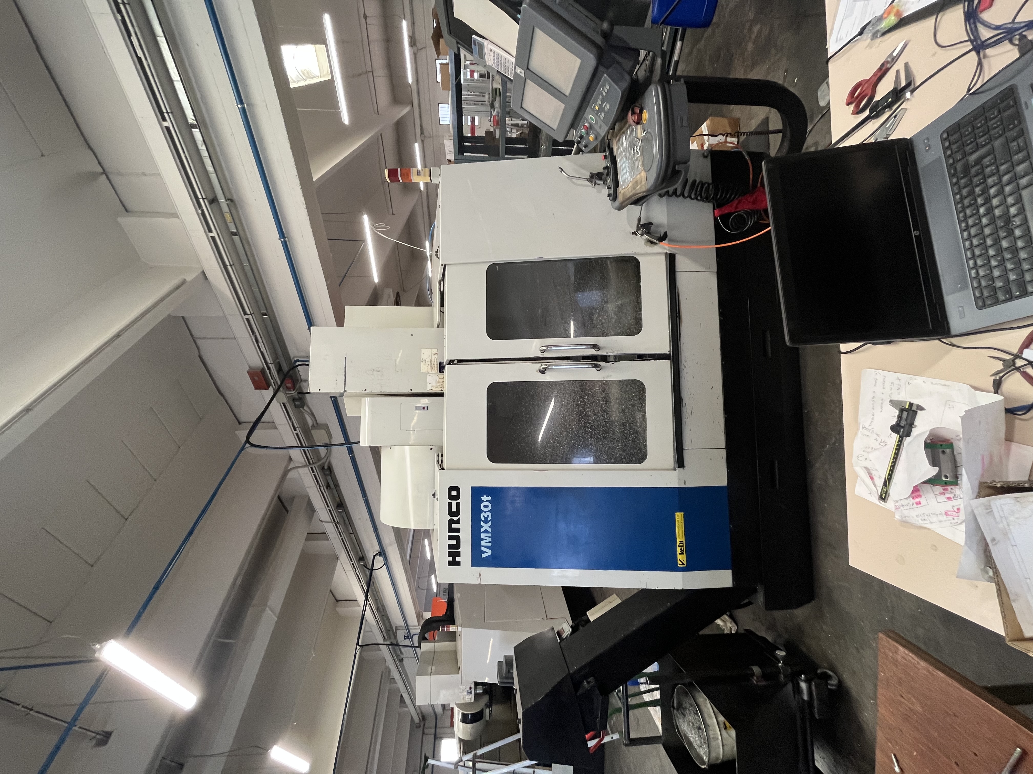 Due Hurco VMX 42, Un Hurco VMX30, Un hurco VM10HS in vendita - foto 2