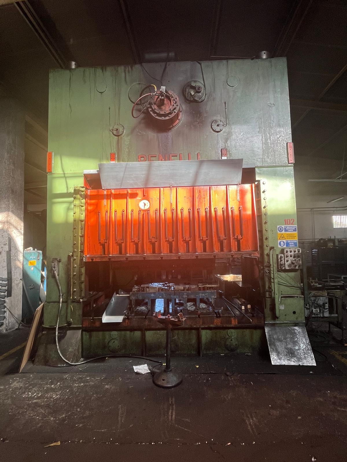 Pressa Benelli 300 ton per stampaggio lamiera in vendita - foto 1