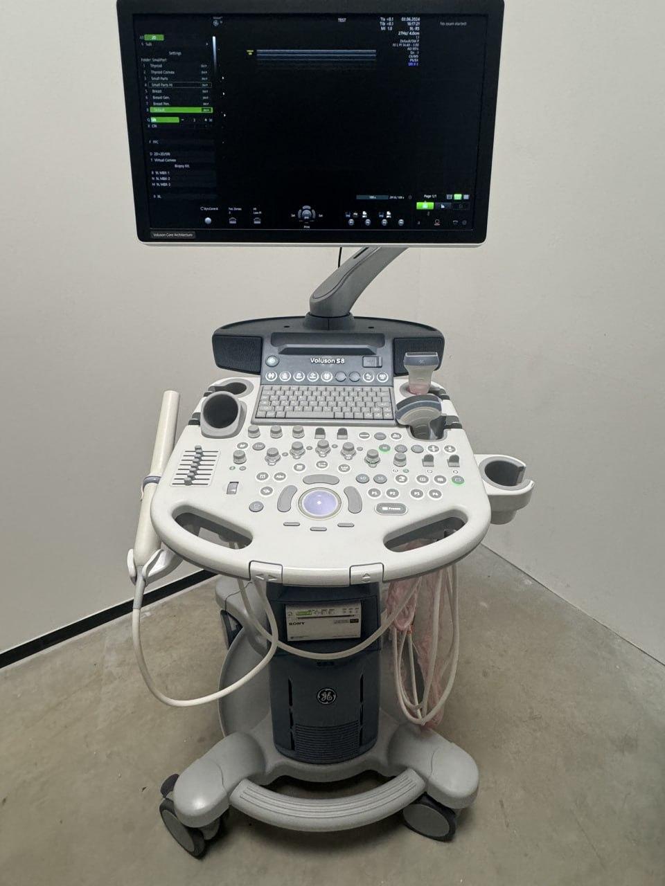 Ecografo GE Voluson S8 in vendita - foto 1