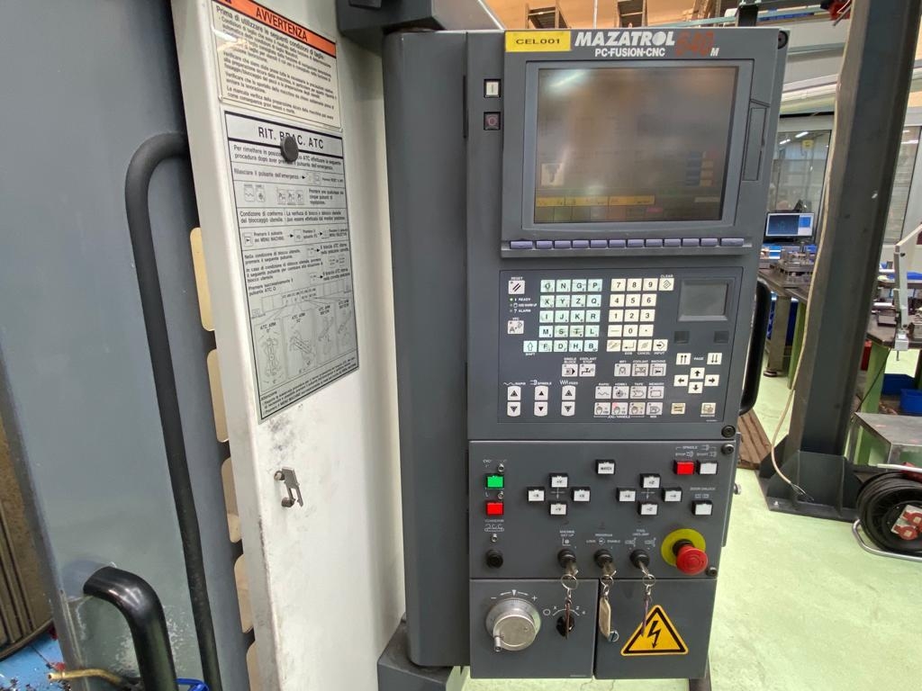 Centro verticale a montante mobile Mazak VTC 200B in vendita - foto 3