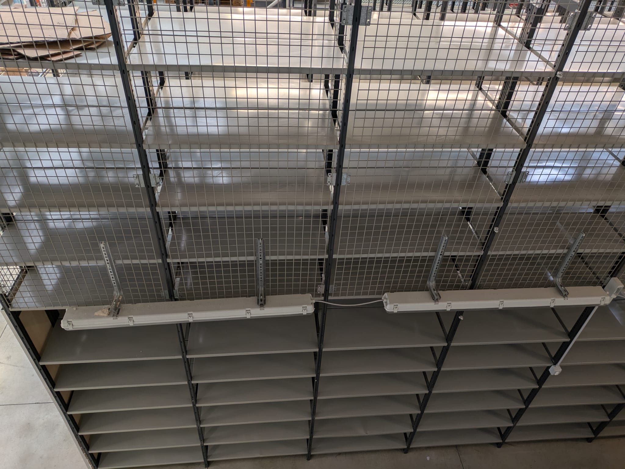 Impianto scaffalature metalliche con soppalco in vendita - foto 9