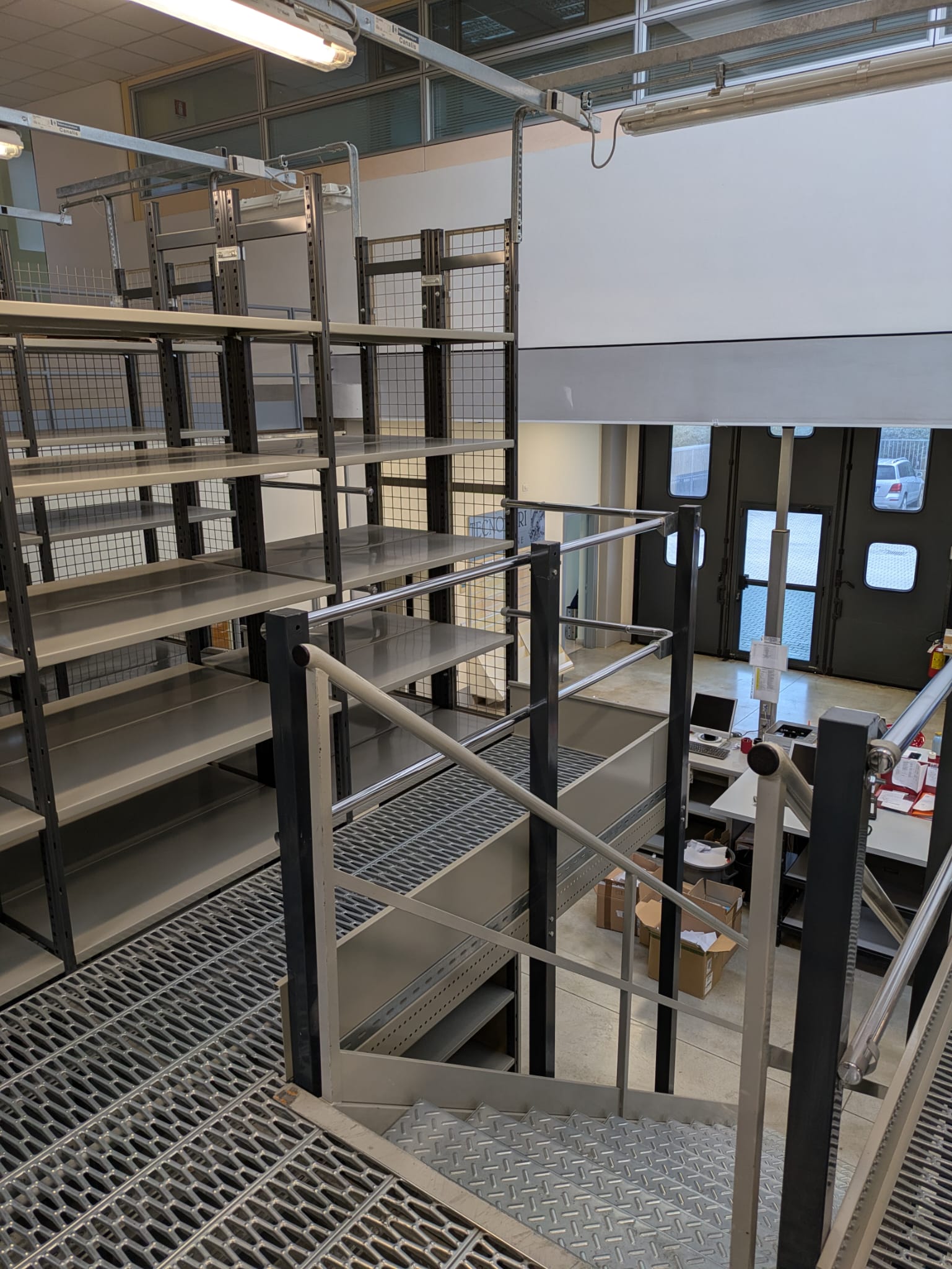Impianto scaffalature metalliche con soppalco in vendita - foto 10