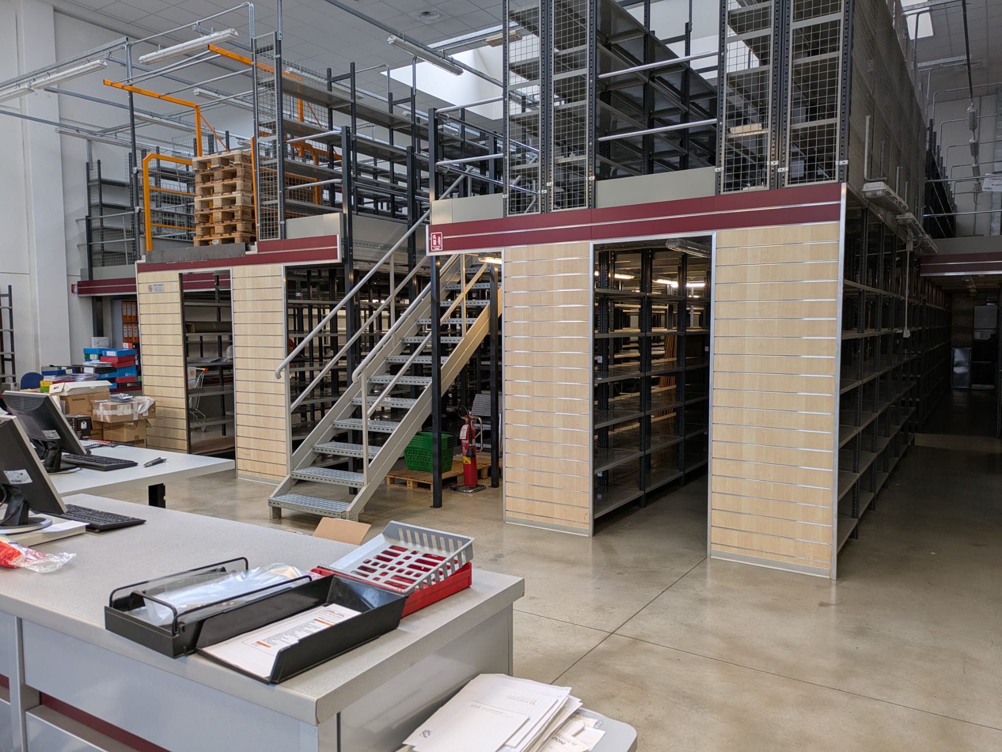 Impianto scaffalature metalliche con soppalco in vendita - foto 5