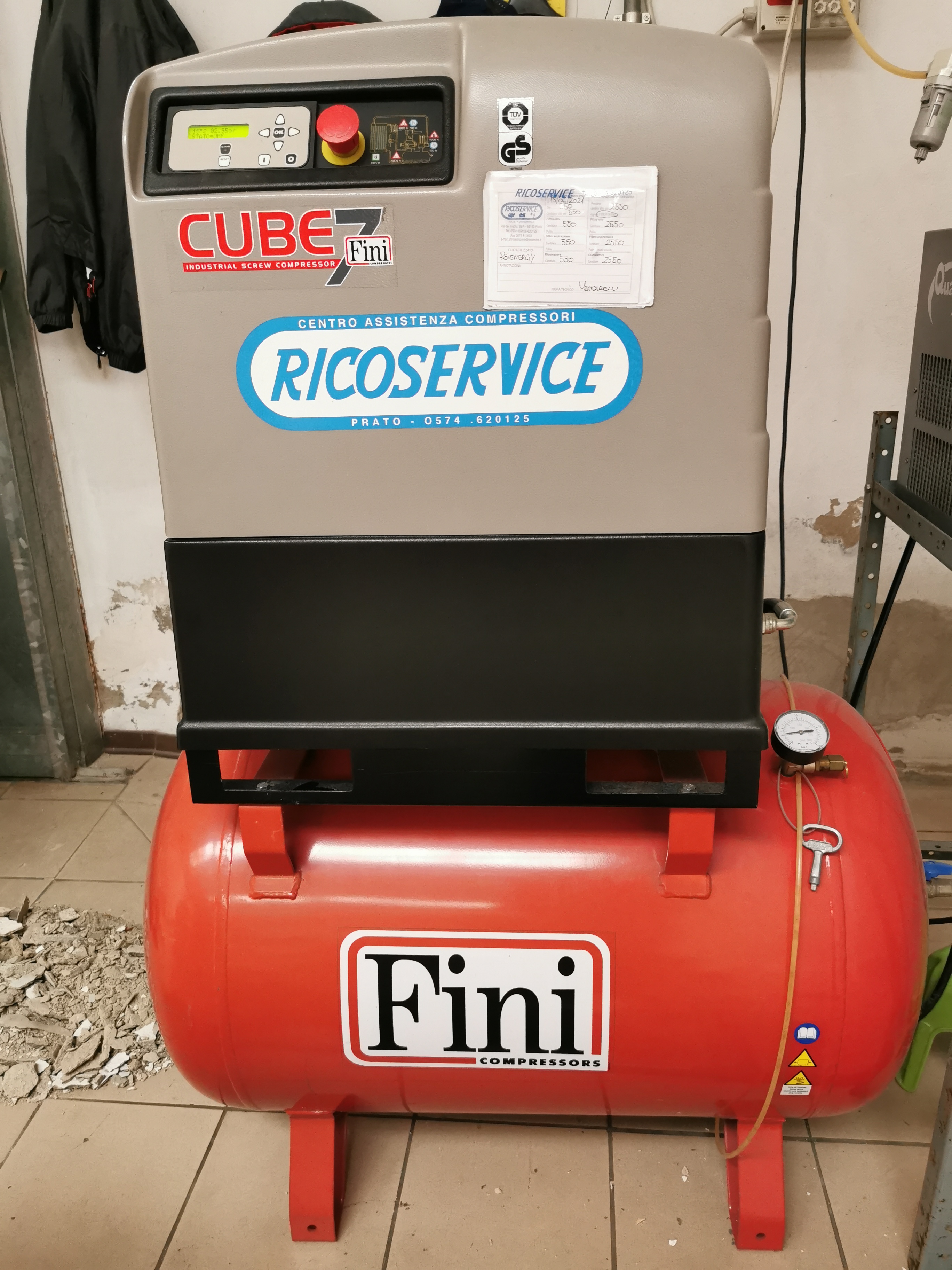 Compressore CUBE 7 Fini a vite con essiccatore in vendita - foto 2