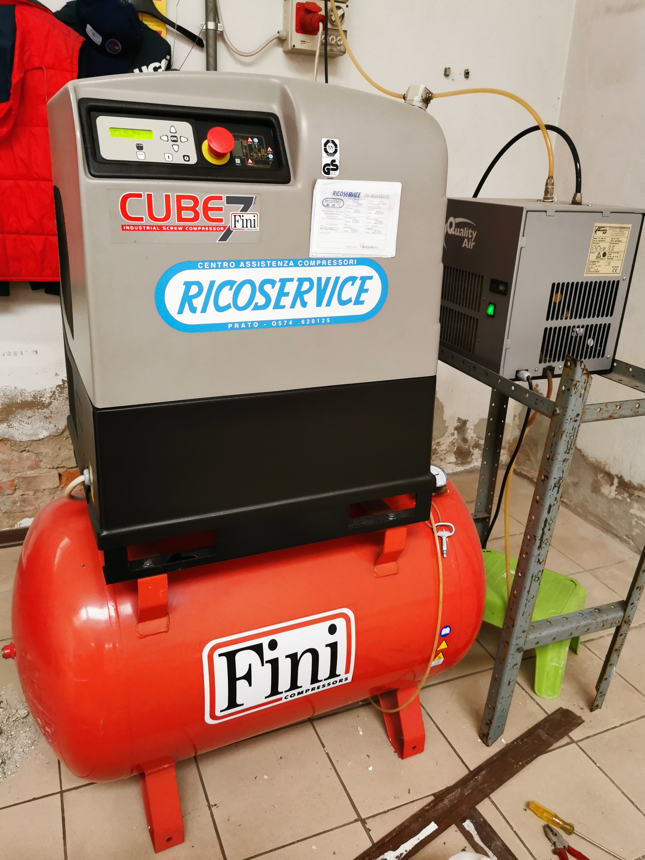 Compressore CUBE 7 Fini a vite con essiccatore in vendita - foto 1