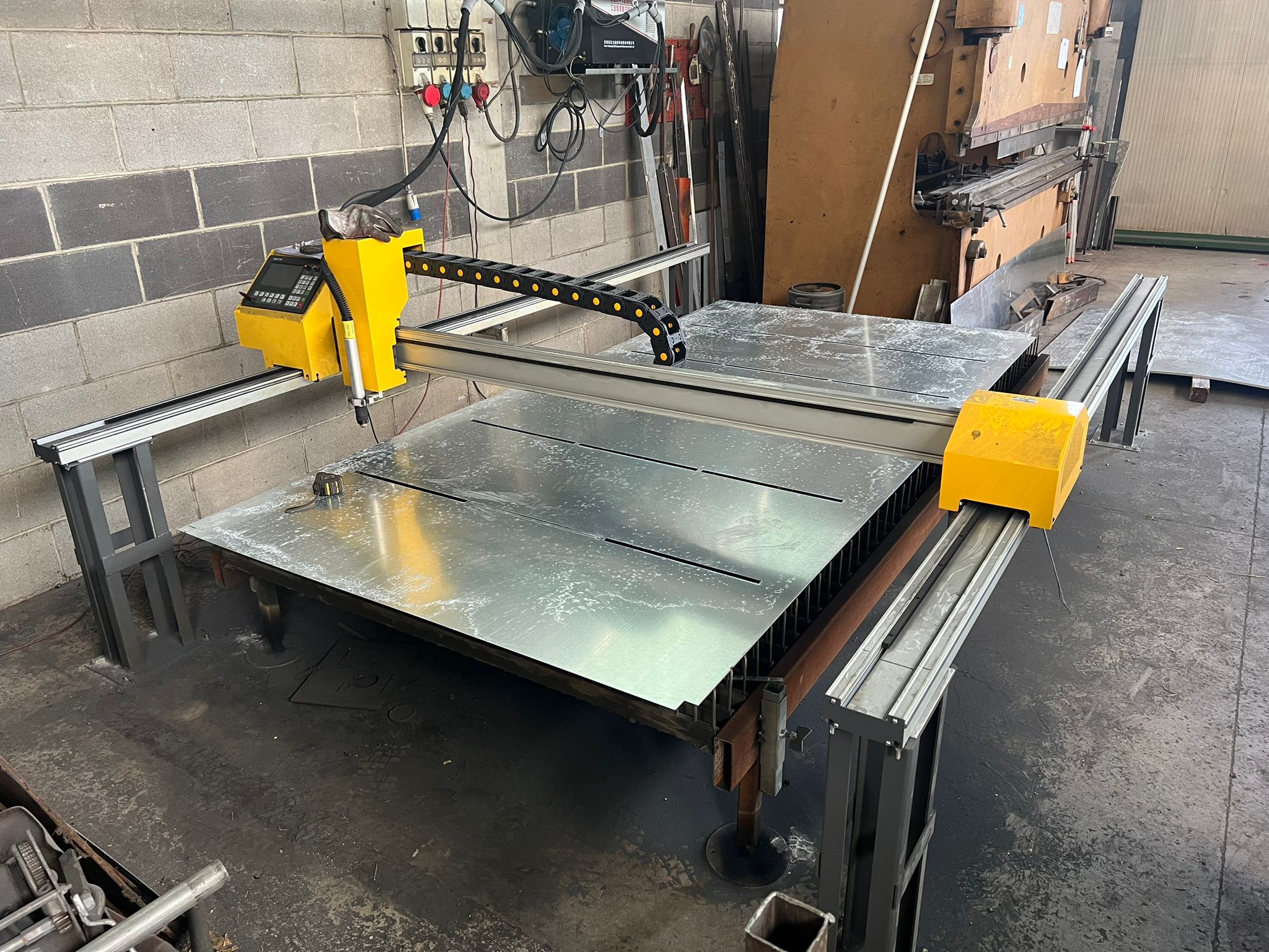 Banco CNC plasma Toploong 1500x3000 con generatore 120A in vendita - foto 1