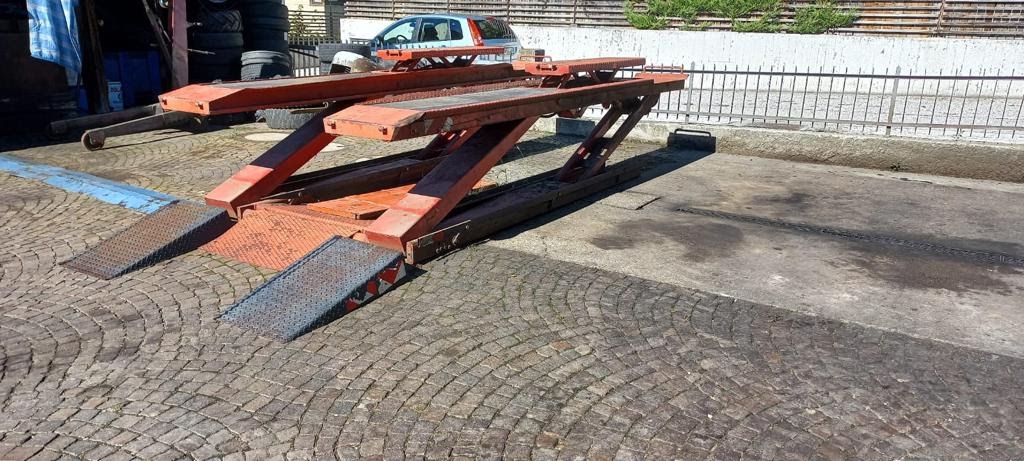 CESSIONE AZIENDA INGROSSO AUTOMOTIVE-MACCHINE UTENSILI in vendita - foto 4