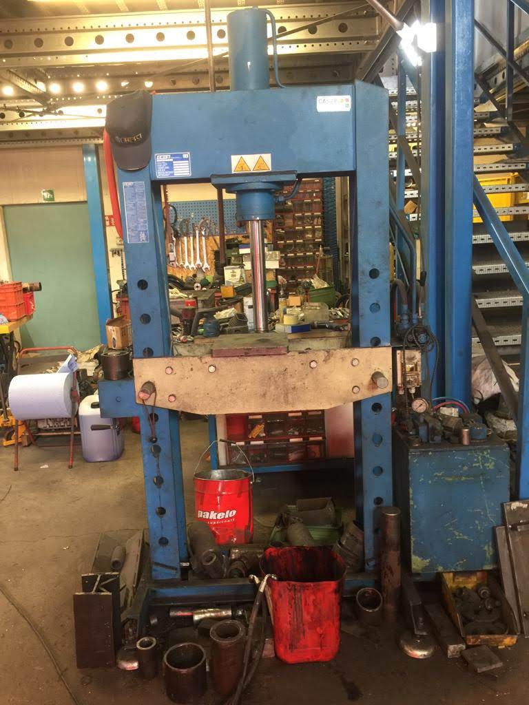 CESSIONE AZIENDA INGROSSO AUTOMOTIVE-MACCHINE UTENSILI in vendita - foto 3
