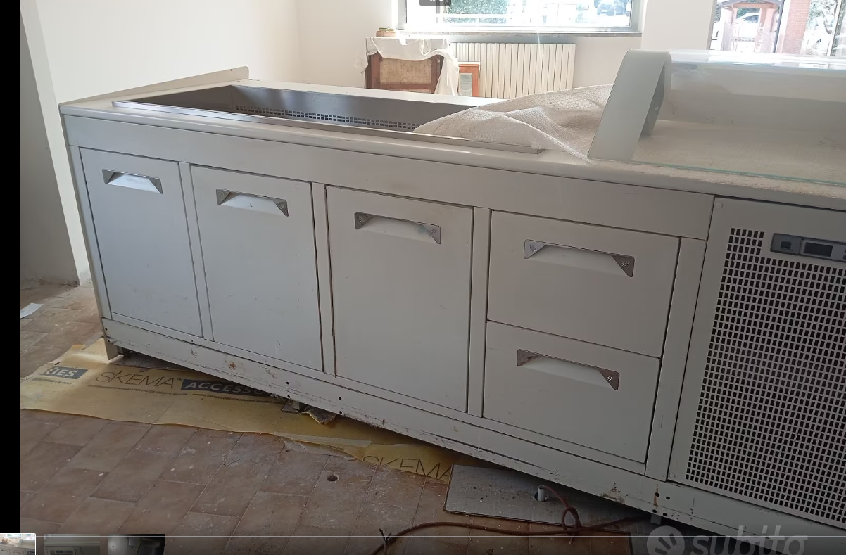 BANCONE BAR PROFESSIONALE con FRIGO e ESPOSITORE in vendita - foto 4